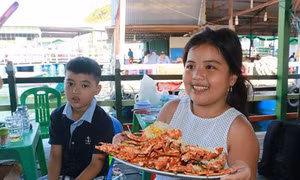 Sản vật biển tươi ngon hút du khách đến đảo Bình Ba (Khánh Hòa)