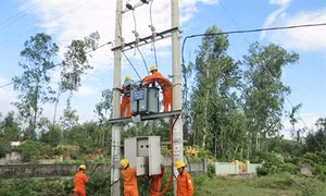 Quảng Bình đưa điện tới xã vùng cao Đồng Hóa