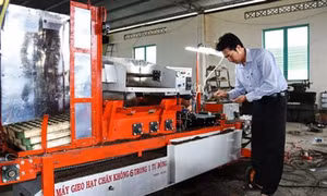  Nguyễn Hồng Chương người đưa máy tự chế vươn ra thế giới