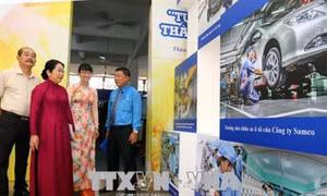 Triển lãm “Tự hào công nhân Thành phố anh hùng”
