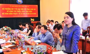 Bộ trưởng Bộ Y tế khảo sát việc xây dựng và phát triển mạng lưới y tế cơ sở tại Long An