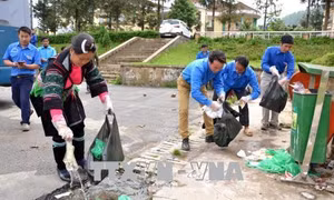 Tuổi trẻ Lào Cai ra quân làm sạch môi trường Khu Du lịch Sa Pa