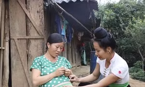 Thầm lặng cô đỡ thôn bản vùng cao Điện Biên Đông