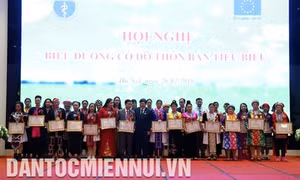 Biểu dương 66 cô đỡ thôn, bản tiêu biểu trên cả nước