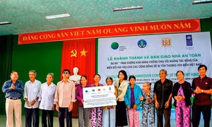Bàn giao 107 căn nhà an toàn chống chịu bão lũ cho người dân Thừa Thiên - Huế