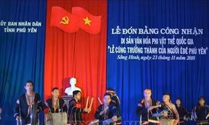 Đón bằng công nhận Lễ cúng trưởng thành của người Êđê là Di sản Văn hóa phi vật thể quốc gia
