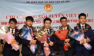 Hà Nội tuyên dương học sinh đoạt giải thưởng Kỳ thi Thiên văn và Vật lý Thiên văn quốc tế 2018