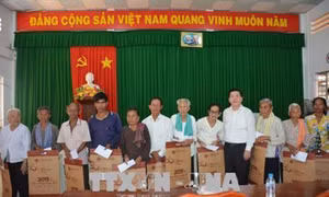 Phó Chủ nhiệm Ủy ban Dân tộc Lê Sơn Hải chúc tết đồng bào dân tộc thiểu số tại Sóc Trăng