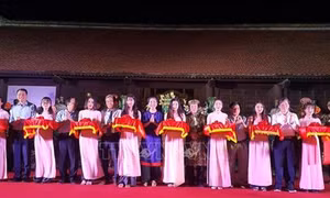 Kỷ niệm 64 năm Ngày giải phóng Thủ đô: Trưng bày “Sắc gốm Bát Tràng trong lòng Hà Nội” 