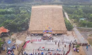 Làng Kon Sơ Lăl đón Tết 2018 đầm ấm trong ngôi nhà Rông mới
