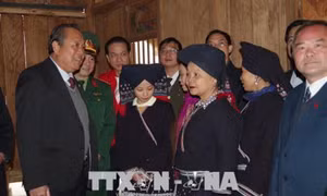 Phó Thủ tướng Trương Hòa Bình thăm đồng bào bị thiên tai mưa lũ huyện Đà Bắc