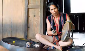 Rơ Châm H'Mút - Người giữ hồn chiêng Jrai