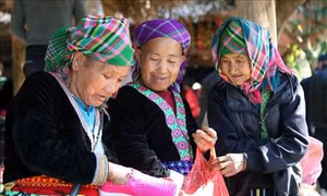Chợ phiên vùng cao biên giới Sin Suối Hồ