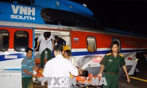 Dùng trực thăng đưa ngư dân bị đột quỵ não về đất liền cấp cứu