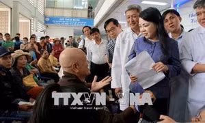 Bộ trưởng Nguyễn Thị Kim Tiến: Không thể để bệnh nhân đợi 4 giờ để khám bệnh