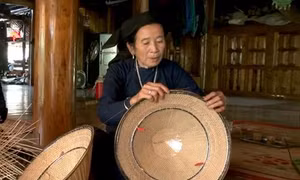 Bảo tồn nghề đan nón lá của đồng bào dân tộc Tày