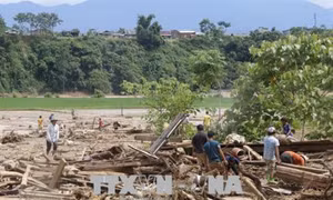 Sạt ta luy dương trên Quốc lộ 37, giao thông ách tắc nhiều giờ