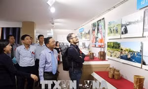 Triển lãm ảnh "Hành trình 20 năm đổi thay tại các tỉnh miền Trung – Tây Nguyên ở Việt Nam"