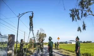 Bộ đội Biên phòng Hà Tiên "thắp sáng đường biên" cho đồng bào biên giới