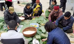 Tết sớm ở làng nghề bánh chưng, giò chả Tân Ước