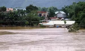 Lũ trên các sông ở Thanh Hóa và Nghệ An xuống chậm, mực nước đầu nguồn sông Cửu Long biến đổi theo triều