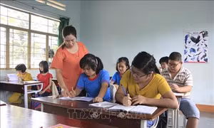 Cô giáo H’Khuin - Mẹ hiền của những trẻ nhiễm chất độc da cam
