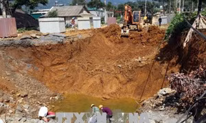 Lai Châu: Người dân sống cạnh hố cát-tơ muốn sớm được di dời đến nơi an toàn