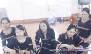 Đồng bào Ba Na xã Glar đồng lòng xây dựng nông thôn mới