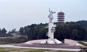Công diễn vở kịch “Khoảng trời con gái” tri ân các liệt sĩ tại Ngã ba Đồng Lộc