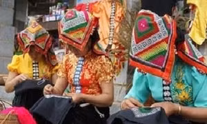 Khăn Piêu - trang phục đậm đà bản sắc của đồng bào Thái
