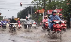 Thời tiết ngày 23/5: Miền Bắc cảnh báo sạt lở đất ở vùng núi, miền Nam nguy cơ mưa to ngập úng