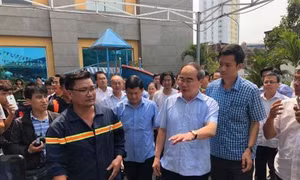 Bí thư Thành ủy Thành phố Hồ Chí Minh Nguyễn Thiện Nhân trực tiếp thăm hỏi, hỗ trợ gia đình các nạn nhân vụ cháy chung cư Carina Plaza