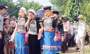 Chiếc khăn – nét văn hóa độc đáo của phụ nữ Si La ở Lai Châu