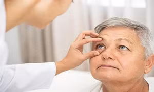 Có thể phát hiện triệu chứng bệnh Alzheimer qua khám mắt