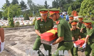 Truy điệu, an táng hài cốt liệt sỹ quân tình nguyện Việt Nam hy sinh tại Campuchia