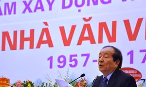Nhà thơ Hữu Thỉnh: Văn học nghệ thuật là nòng cốt xây dựng nền văn hóa mới 