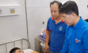 Trao tặng Huy hiệu Tuổi trẻ dũng cảm cho các “hiệp sỹ" truy bắt cướp