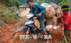 Hàng nghìn hộ dân ở huyện Mường Tè đang bị cô lập sau lũ