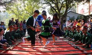 Tổ chức chương trình "Sắc màu văn hóa dân tộc Mông" ở Sơn La