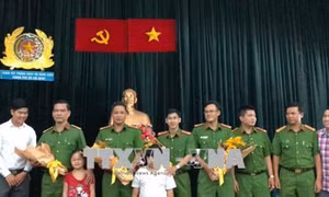 Cư dân chung cư Carina tri ân Cảnh sát phòng cháy chữa cháy Thành phố Hồ Chí Minh