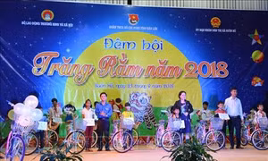 Đắk Lắk trao học bổng, xe đạp cho thiếu nhi nghèo vượt khó