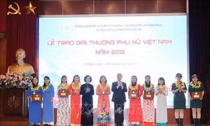 Lễ trao "Giải thưởng Phụ nữ Việt Nam 2018"