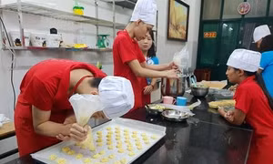 Khai trương Phòng dạy nghề làm bánh cho trẻ khuyết tật và tự kỷ tại Hà Nội