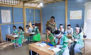 Đồng bào Khâu Vai đã biết viết tên, không còn cảnh "điểm chỉ"