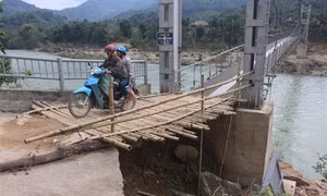 Cầu treo dân sinh Thanh Xuân hư hỏng gây mất an toàn cho đồng bào dân tộc thiểu số
