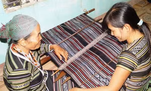 Nghề dệt thổ cẩm làng Teng