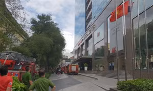 Thành phố Hồ Chí Minh: Cháy tại tòa nhà cao tầng, hàng trăm người được sơ tán kịp thời