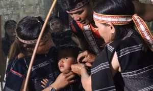 Lễ thổi tai của dân tộc Ba Na