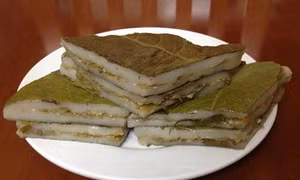Bánh nếp nhân trứng kiến Tuyên Quang