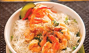 Vị biển trong tô bún tôm Cát Bà
